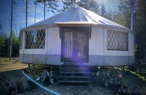Shelton House | Chillaxation. Unwind with nature in this amazing yurt. Pet friendly!