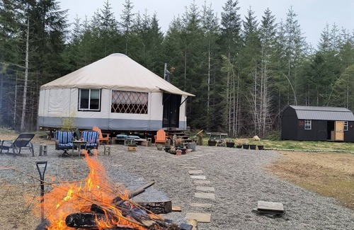 Shelton House | Chillaxation. Unwind with nature in this amazing yurt. Pet friendly!