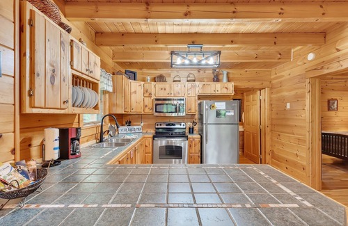 Caton Cabin | Chillin N Grillin 2 Bedroom Cabin
