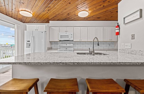 Chic's Beach Condo | Chix Beach. Spacious 3 bedroom 2 bath condo in the best area of Virginia Beach.