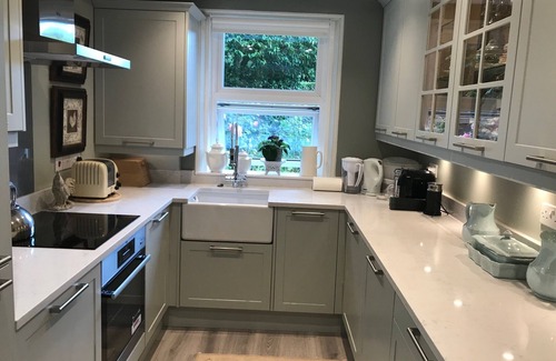 Woking Apartment | CHOBHAM, Surrey. Spacious luxury mansion conversion Sleeps4/5