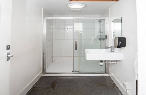 Lacey Green Hotel | Chris's Motel
