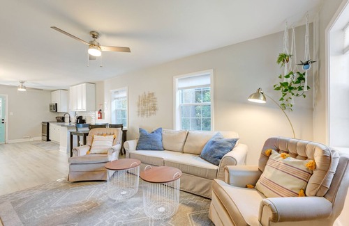 North Charleston Cottage | ✰CHS Cheery Cottage~15 min to Downtown Charleston✰