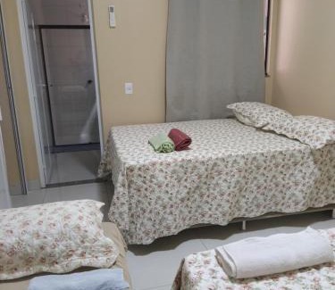 Sorriso House | Churrasqueira e Casa privativa, Acesse os 2 quartos com 2 ar e banheiros se reservar 4 ou mais hóspedes, até 6 camas e tem pátio, roupa de cama, portão eletrônico e Desconta duração! Entrada padrão 15h adiante, inclusive à noite - Projeto Suíte Sorriso