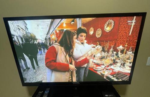 Sorriso House | Churrasqueira e Casa privativa, Acesse os 2 quartos com 2 ar e banheiros se reservar 4 ou mais hóspedes, até 6 camas e tem pátio, roupa de cama, portão eletrônico e Desconta duração! Entrada padrão 15h adiante, inclusive à noite - Projeto Suíte Sorriso