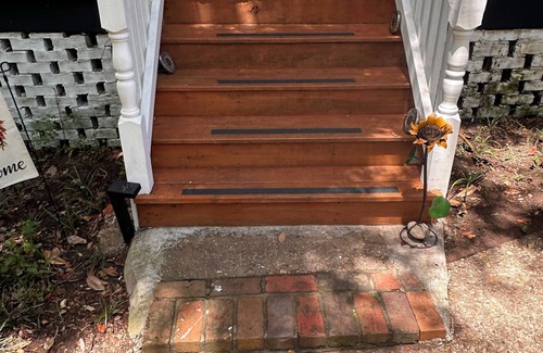 Laurel Cottage | Cici's Guest House Top rated stay in Laurel