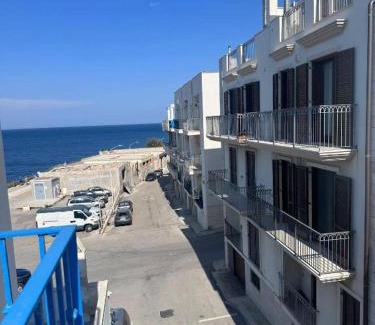 Polignano a Mare Apartment | Cielo | Suite con Bagno e Cucina Condivisa – Centrale