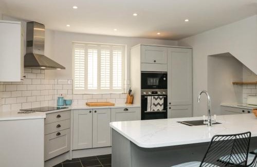 Hope-Cove House | Cindy's Retreat