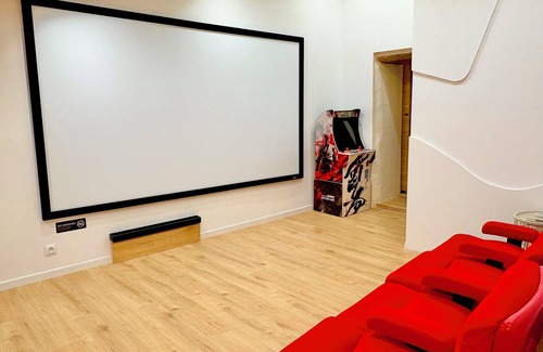 Montfrin Apartment | CINEMA Lune