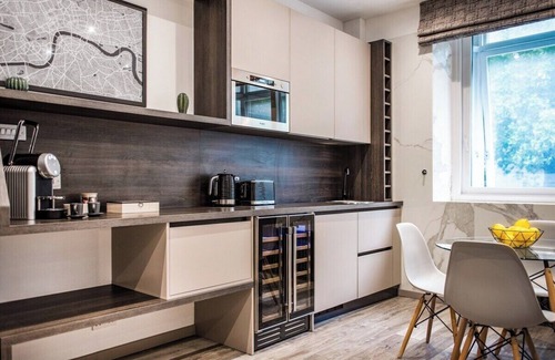 Temple Apartment | Circlelet Luxury Private Suite 1