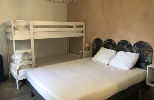 Saint-Germain-les-Corbeil Apartment | Cit'hôtel - Appartement Family