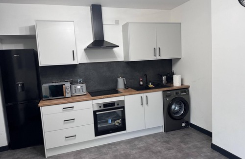 Old Trafford Apartment | City Apartment Sleeps 5 With Parking