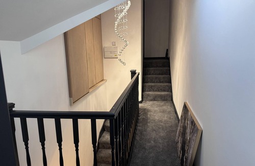Old Trafford Apartment | City Apartment Sleeps 5 With Parking