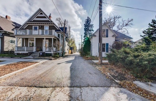 Central Colorado Springs Cottage | City Center Cottage | Netflix, Mtns & Adventure!