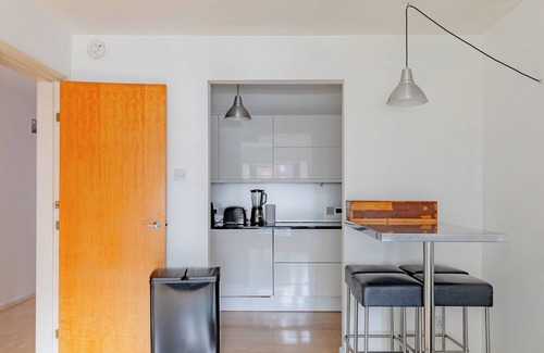 Spitalfields Apartment | City-Connected 3BD Flat, Heart of East London