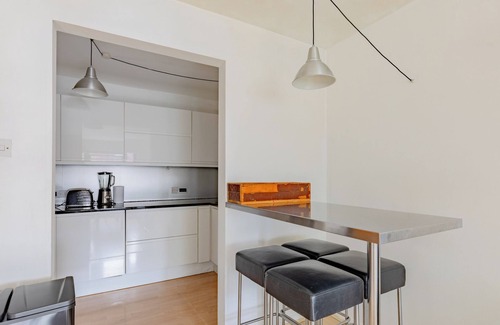 Spitalfields Apartment | City-Connected 3BD Flat, Heart of East London