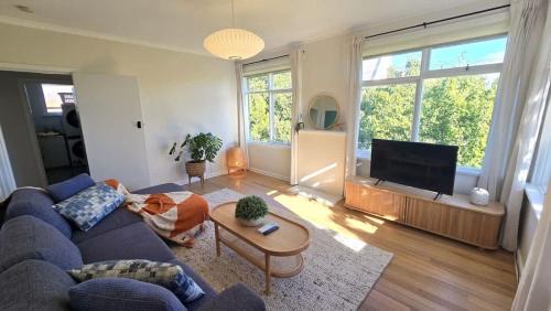Elsternwick Apartment | City Escape - Peace at Elsternwick