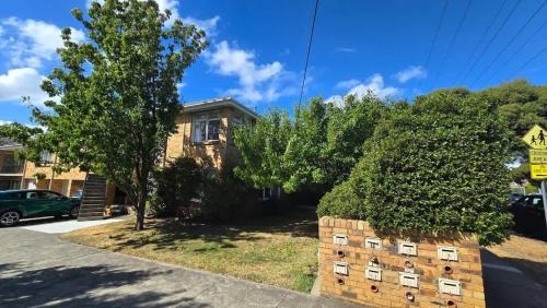 Elsternwick Apartment | City Escape - Peace at Elsternwick