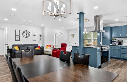 Bartlesville House | City Of Lights - VRBO