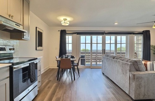 Redmont Park Apartment | City Overlook w/Pool & Extra Large Balcony