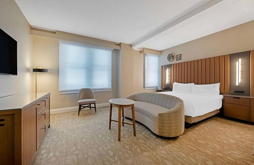 Downtown Tampa Hotel | City Retreat: Discover Downtown Tampa's Best-Kept Secret! 2 Rooms