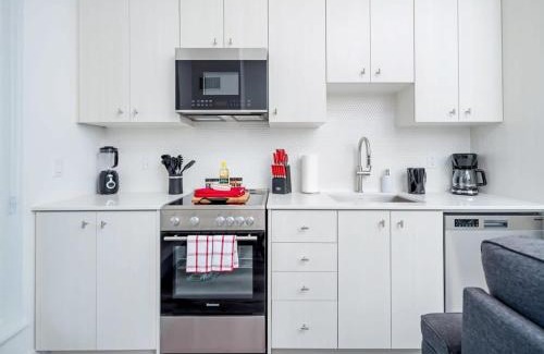 Kitchener Apartment | City View - 1BR Condo - Private Balcony Queen Bed