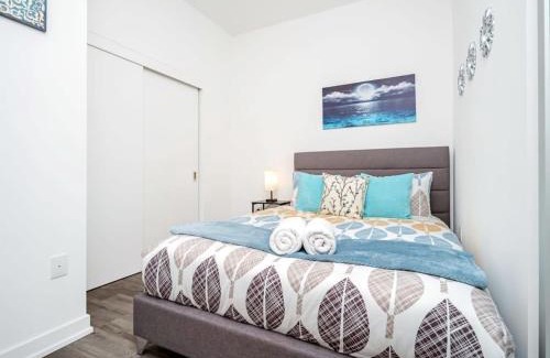 Kitchener Apartment | City View - 1BR Condo - Private Balcony Queen Bed