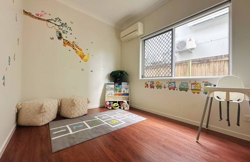 Coopers Plains House | Cityside retreat by QEII&QSAC