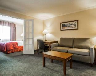 Lake George Hotel | Clarion Inn & Suites at the Outlets of Lake George