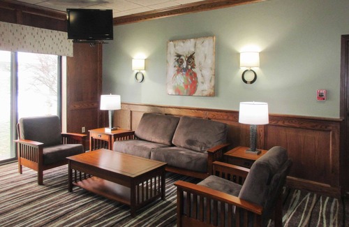 Cortland Hotel | Clarion Inn & Suites Cortland - University Area