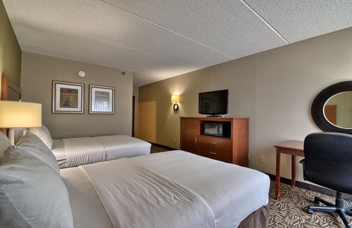 Cortland Hotel | Clarion Inn & Suites Cortland - University Area