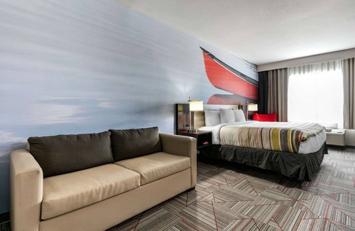 Columbus Hotel | Clarion Pointe Columbus-Bradley Park