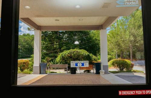 Dillard Hotel | Clarion Pointe-Dillard near Blue Ridge Mountains