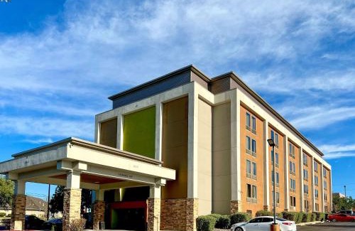 San Antonio Hotel | Clarion Pointe near Medical Center
