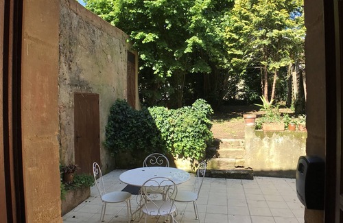 Pays-de-Belves House | Classé 3 Étoiles Avec Terrasse et Garage en Centre Village