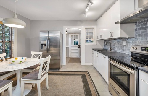 Saint Simons Island House | Classic Beach Cottage. Steps from Beach Access and Ocean, adjacent to the King & Prince Hotel.