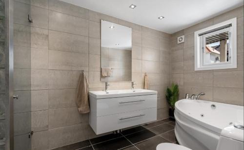 Stavanger Apartment | Classic City Apartment In Stavanger Centrum, ONS