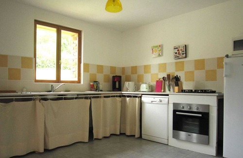 Le Bourg-Dun Cottage | Classic Cottage in Le Bourg-Dun with Garden