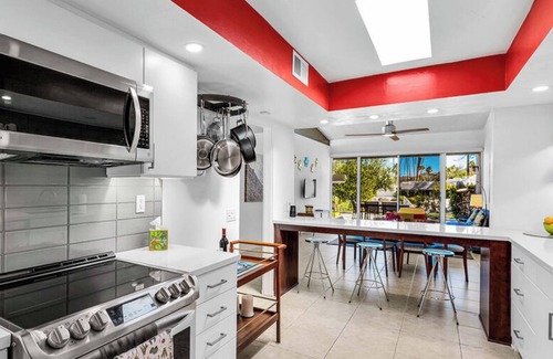 Canyon Corridor Condo | Classic mid-century condo with mountain views