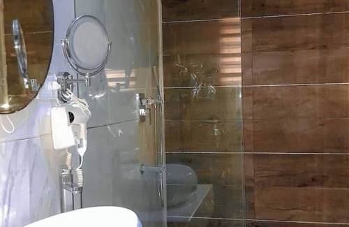 Lekki Phase 1 Hotel | Classic Room/Wi-fi/Breakfast/spa