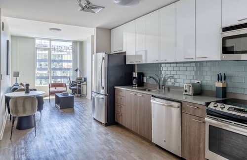 Downtown San Jose Apartment | Classic San Jose 1BR w/Gym, Pool & W/D, nr San Pedro Sq, by Blueground