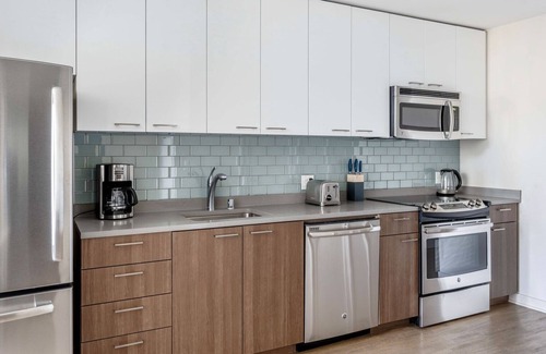 Downtown San Jose Apartment | Classic San Jose 1BR w/Gym, Pool & W/D, nr San Pedro Sq, by Blueground