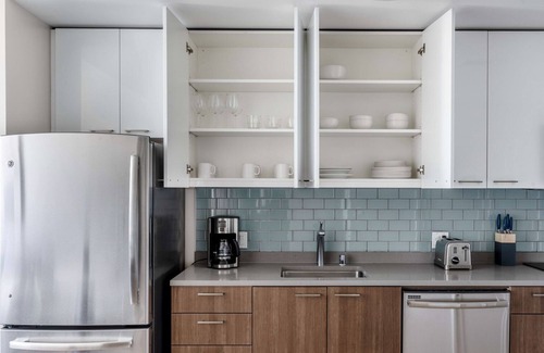 Downtown San Jose Apartment | Classic San Jose 1BR w/Gym, Pool & W/D, nr San Pedro Sq, by Blueground