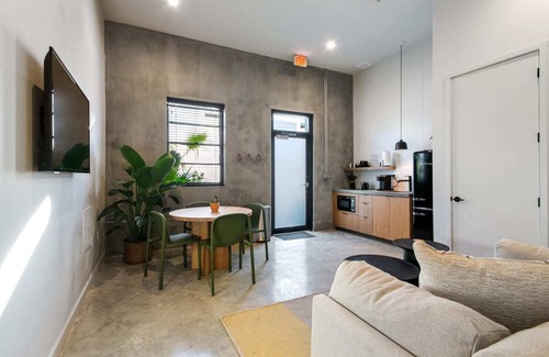 South 7th Ward Bed & Breakfast | Claudia Hotel - Sense of Calm and Relaxation, Walking Distance