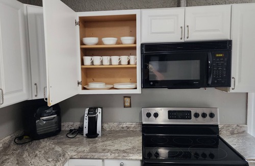 Overland Park House | CLEAN AND COZY HOME JUST MINUTES FROM DOWNTOWN OVERLAND PARK