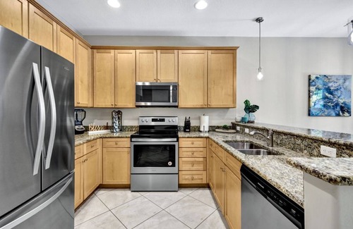 Ole Condo | Clean, Coastal-Inspired 3 BR 2.5 BA Condo in Popular Ole' Resort! - Lely Resort