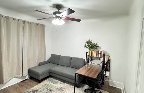 Walkerville Apartment | Clean Cozy Room for Females/Couples