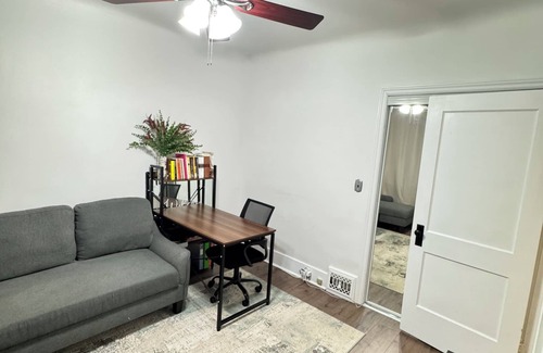 Walkerville Apartment | Clean Cozy Room for Females/Couples