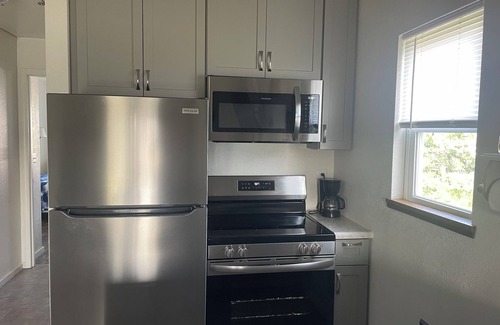 Oak Harbor Condo | Clean Fully Furnished Green Cove Condo - Monthly Discount