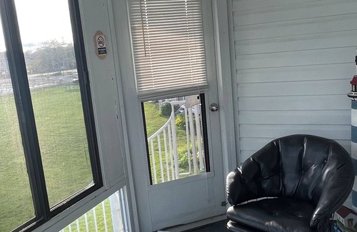Oak Harbor Condo | Clean Fully Furnished Green Cove Condo - Monthly Discount